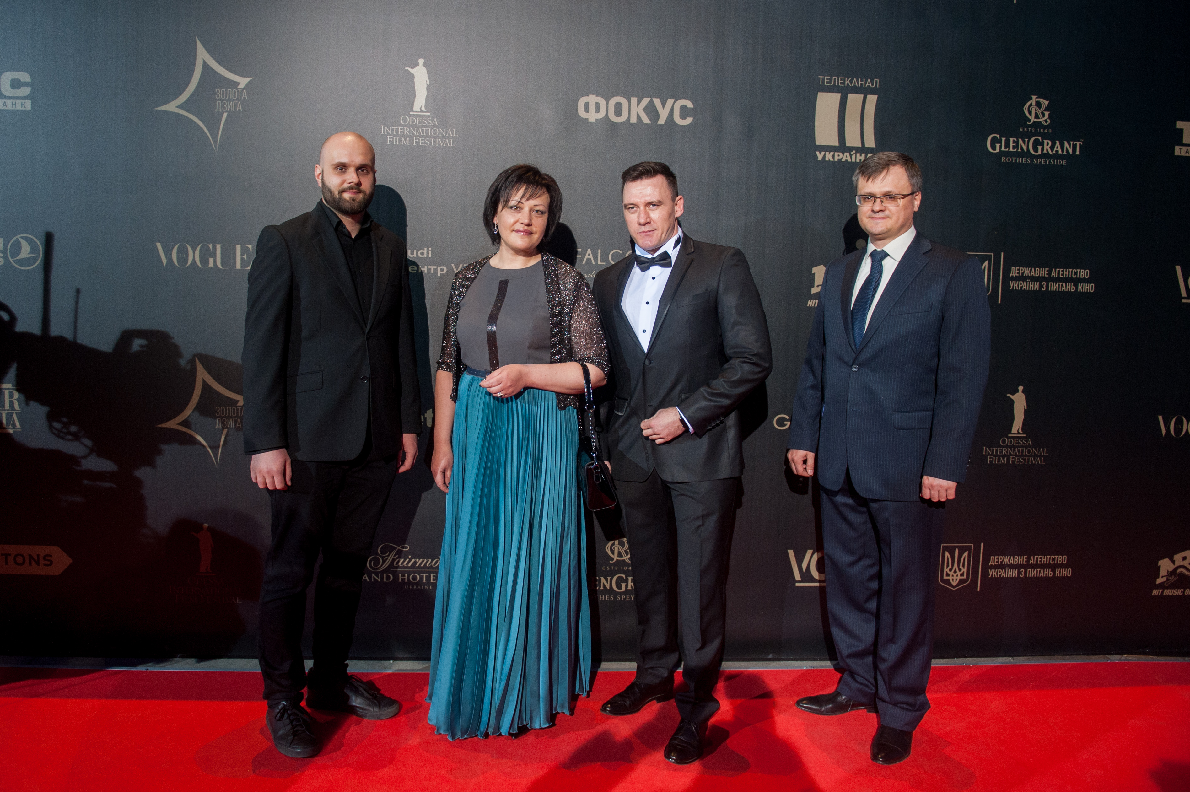 Червона доріжка Першої Національної кінопремії 