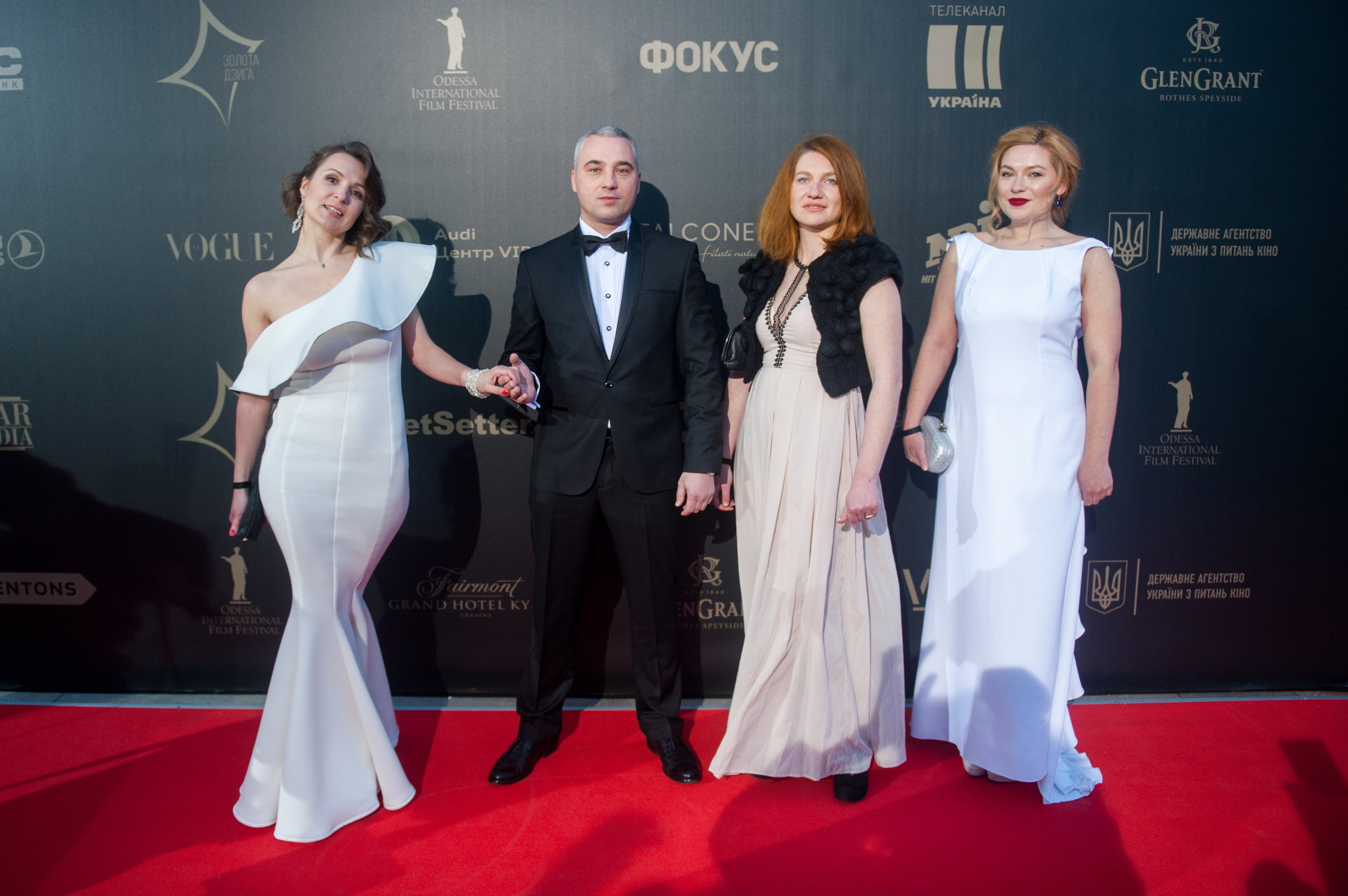 Червона доріжка Першої Національної кінопремії 