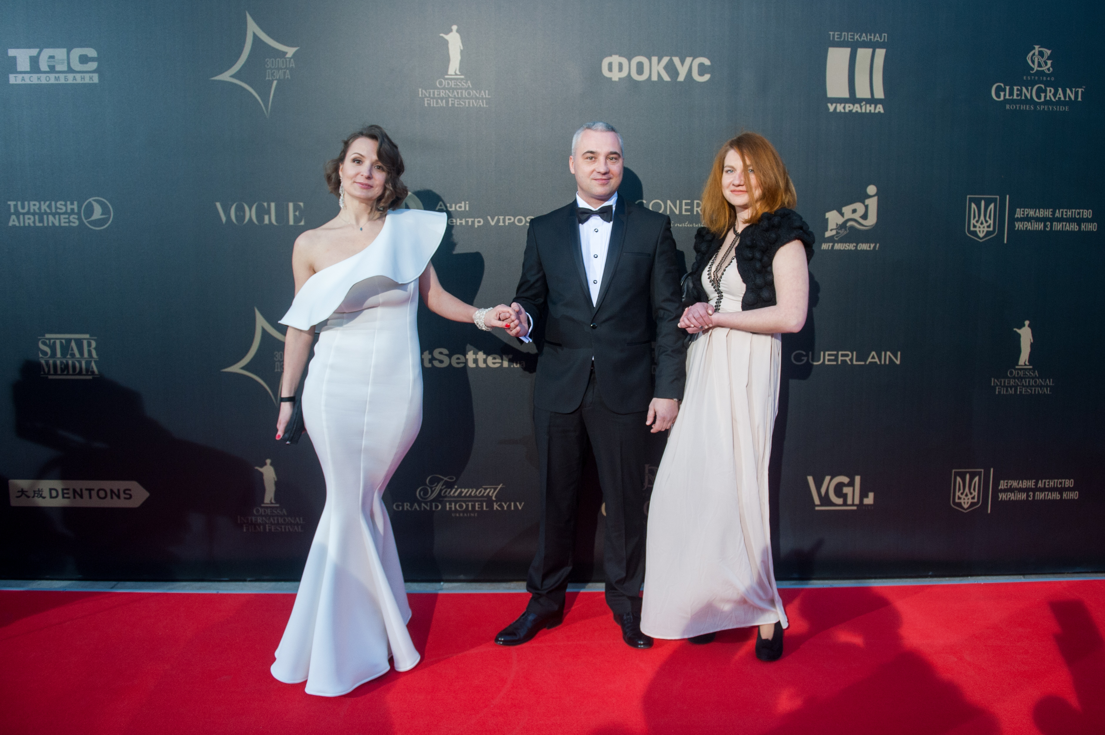 Червона доріжка Першої Національної кінопремії 