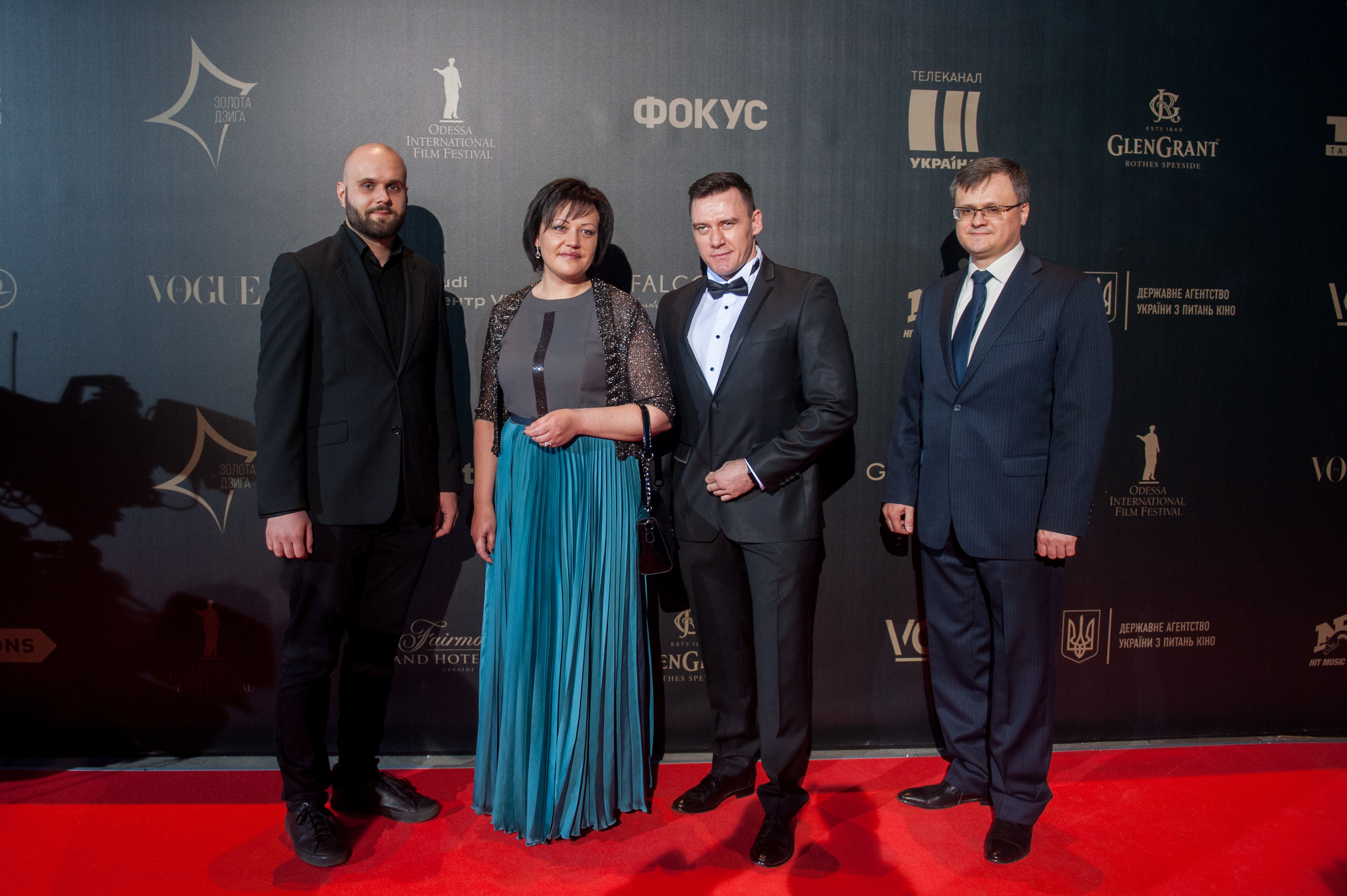 Червона доріжка Першої Національної кінопремії 