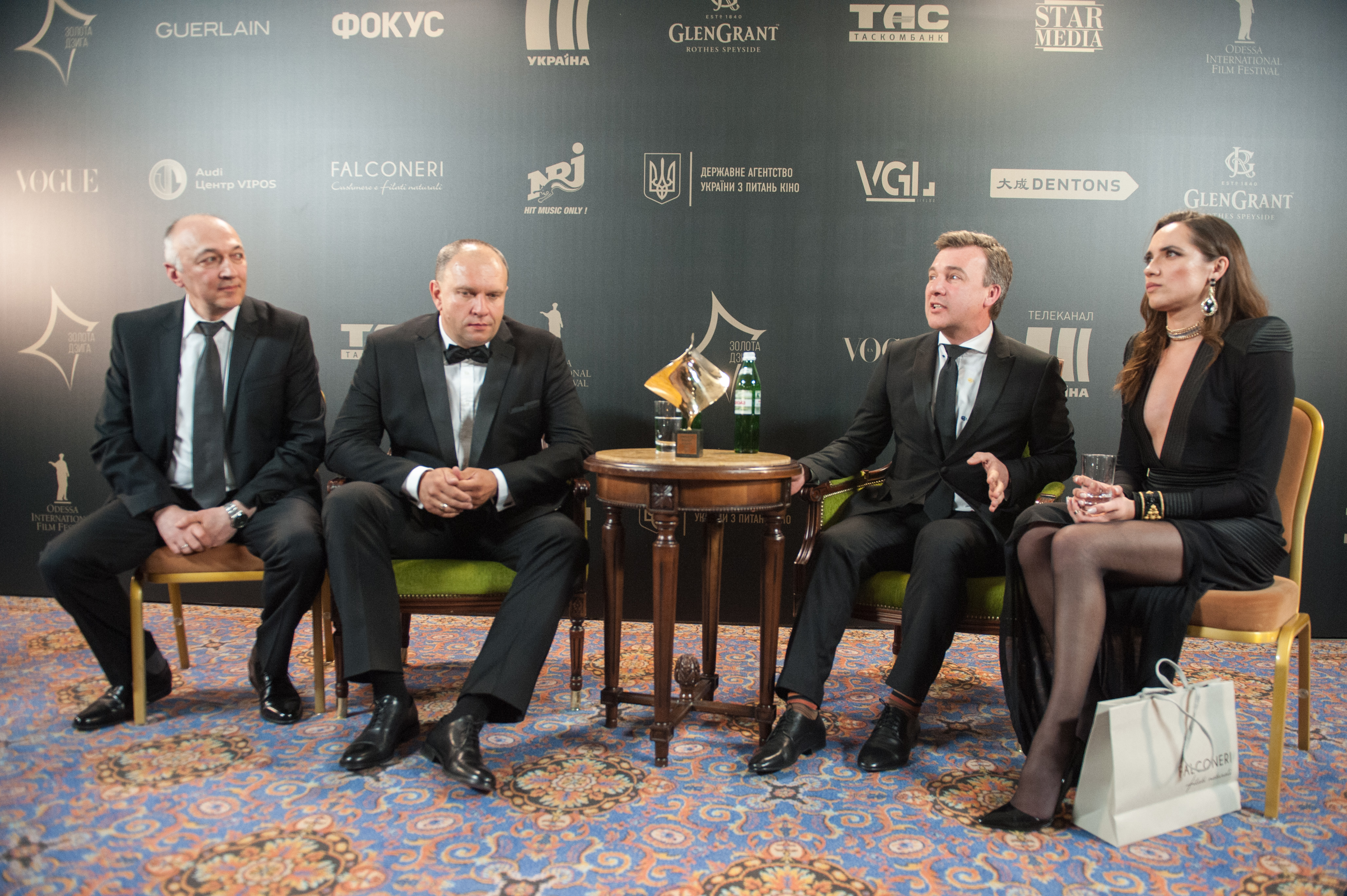 Урочиста церемонія вручення нагород Першої Національної кінопремії 