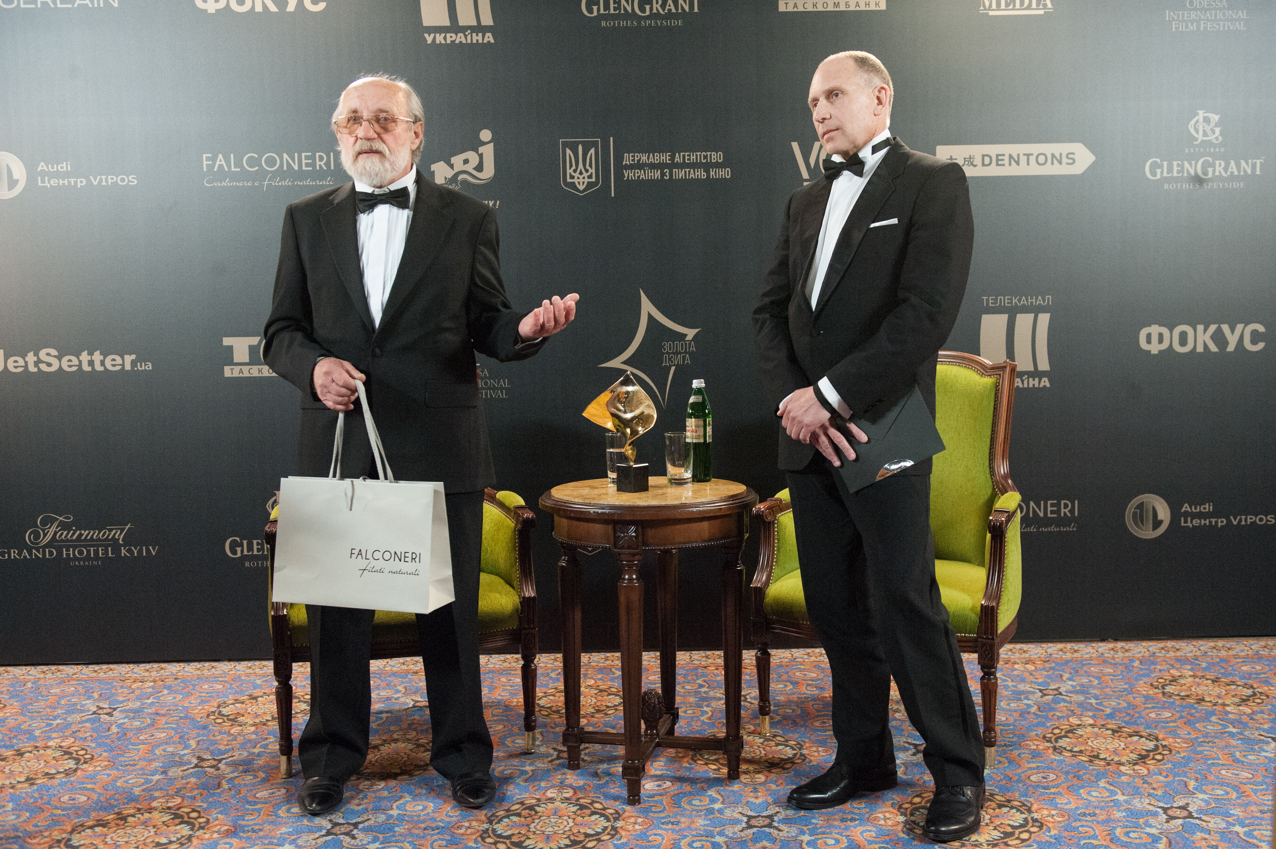 Урочиста церемонія вручення нагород Першої Національної кінопремії 